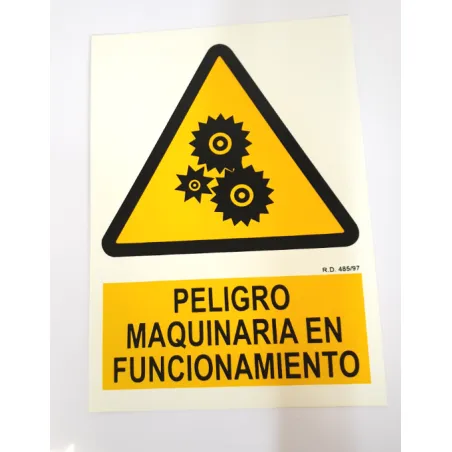 Peligro maquinaria en funcionamiento Peligro maquinaria en funcionamiento