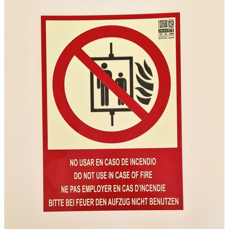 Do not use in case of fire (elevator) - four languages