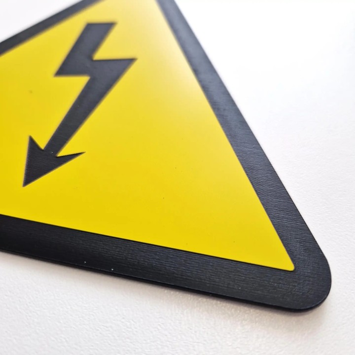 Electrical hazard in PMMA acrylic